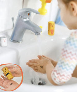 J&rsquo;apprends à me laver les mains avec mon tampon lion