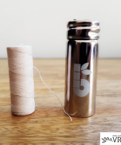 Fil dentaire en soie et son distributeur