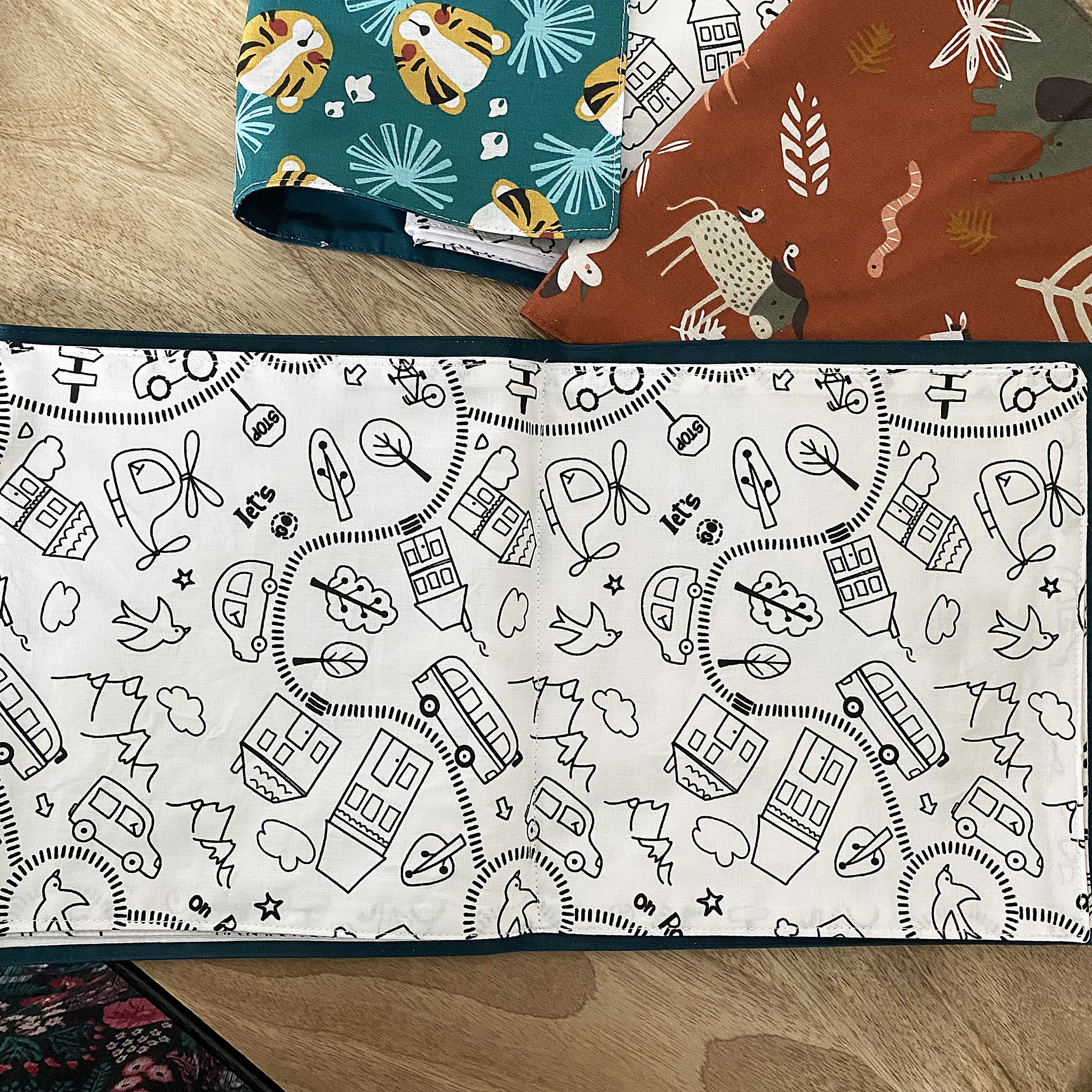 Livre de coloriage en tissu – Image 2