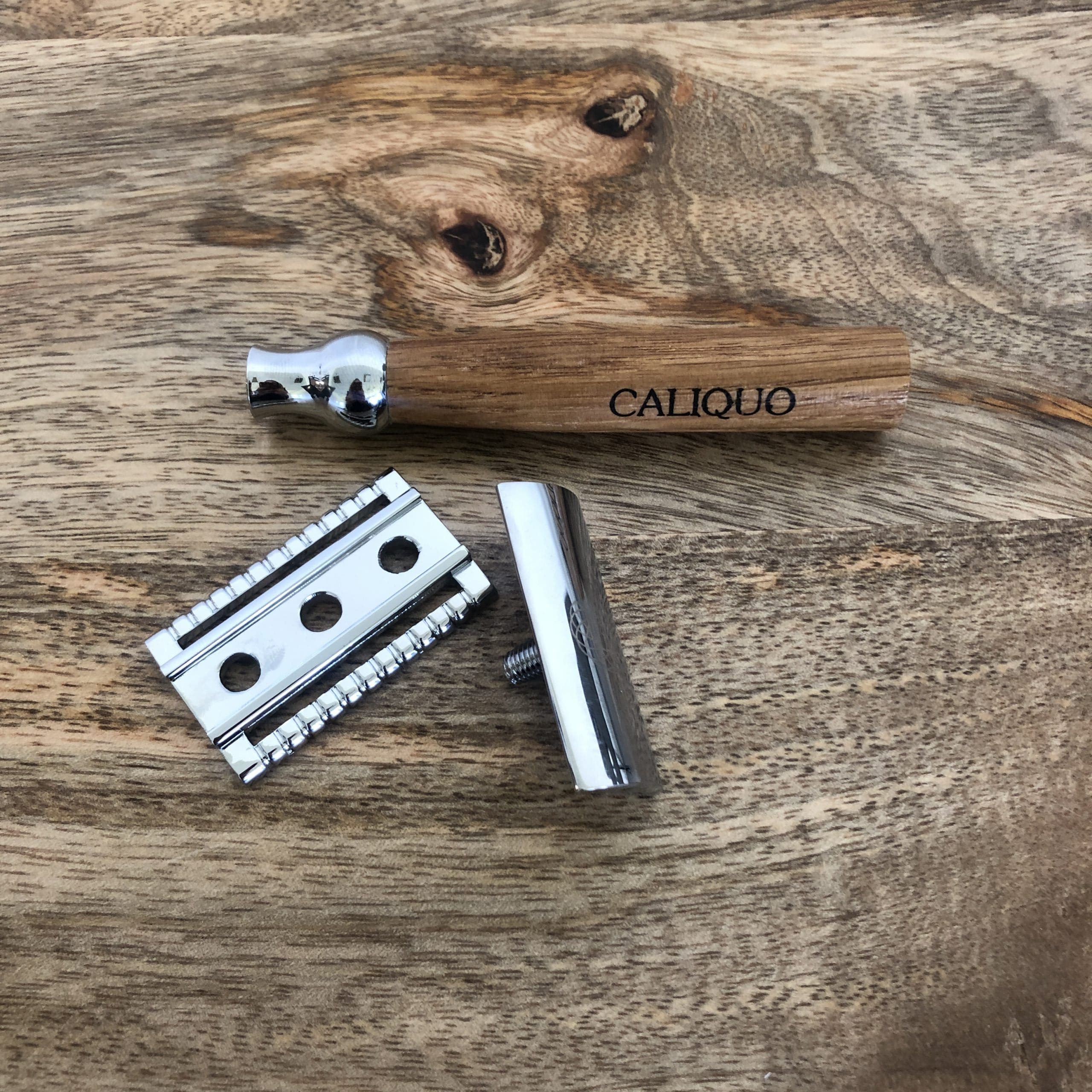 Rasoir de sureté avec manche en chêne – Image 3