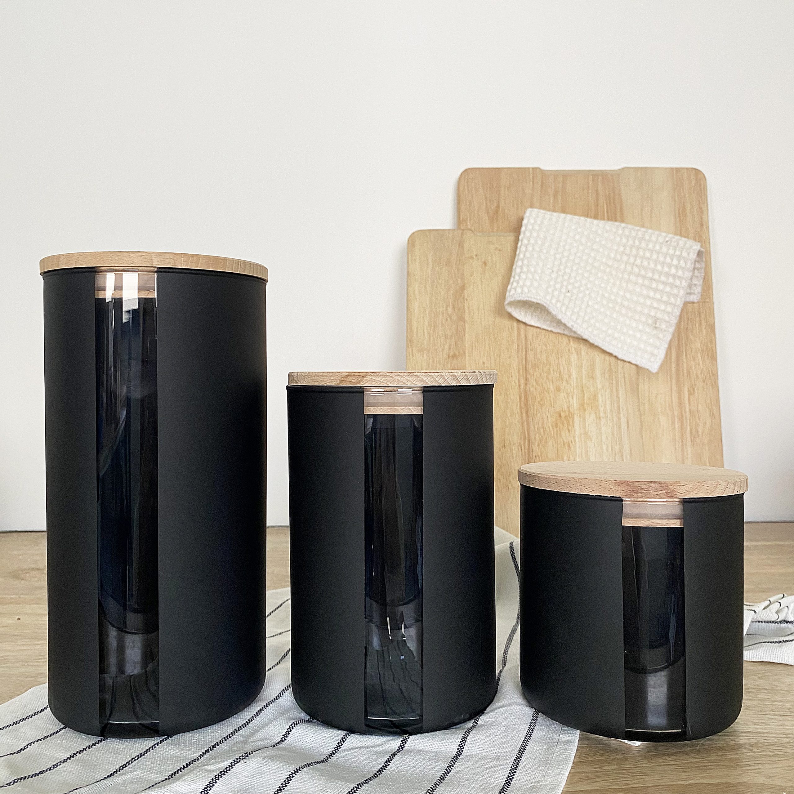 Bocaux en verre noir avec bouchon en bois de hêtre