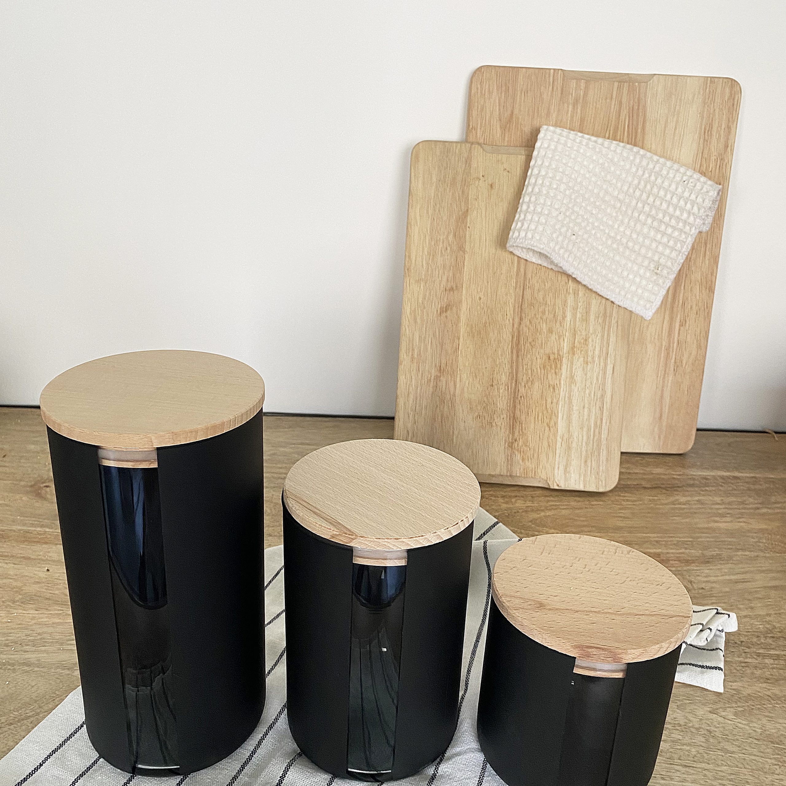 Bocaux en verre noir avec bouchon en bois de hêtre – Image 2