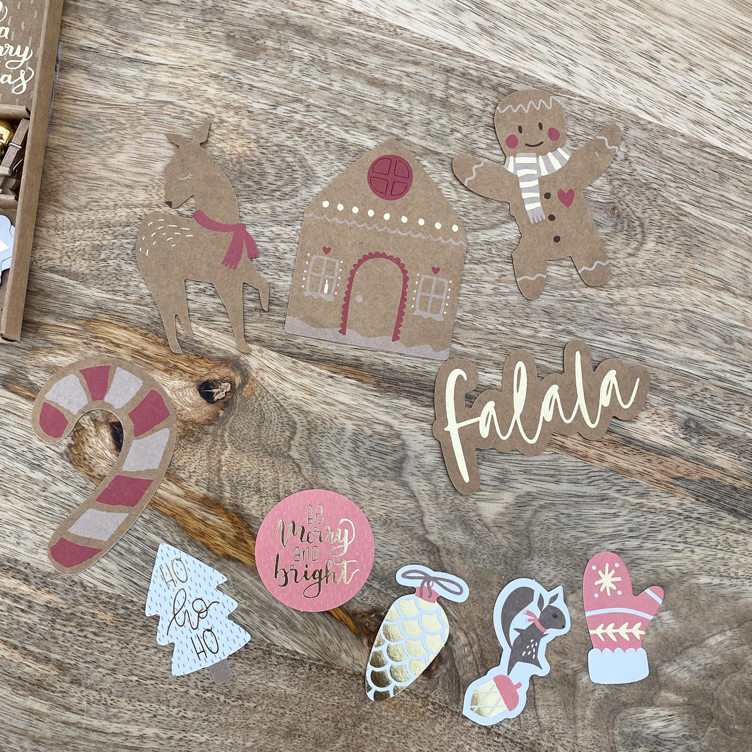 Kit d’emballage cadeaux (étiquettes, stickers, décorations, cordelettes) de Noël – Image 2