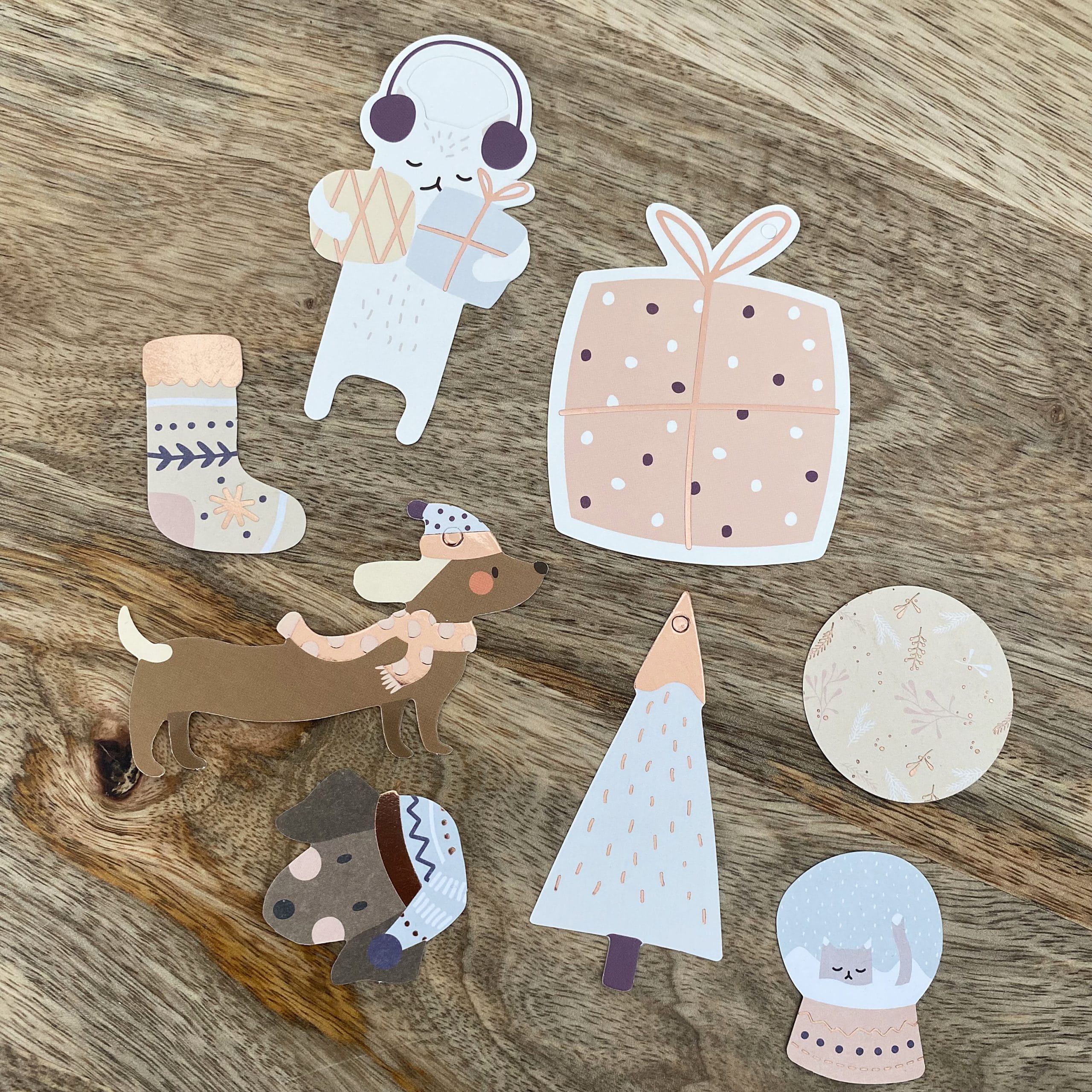 Kit d’emballage cadeaux (étiquettes, stickers, décorations, cordelettes) pastel de Noël – Image 2