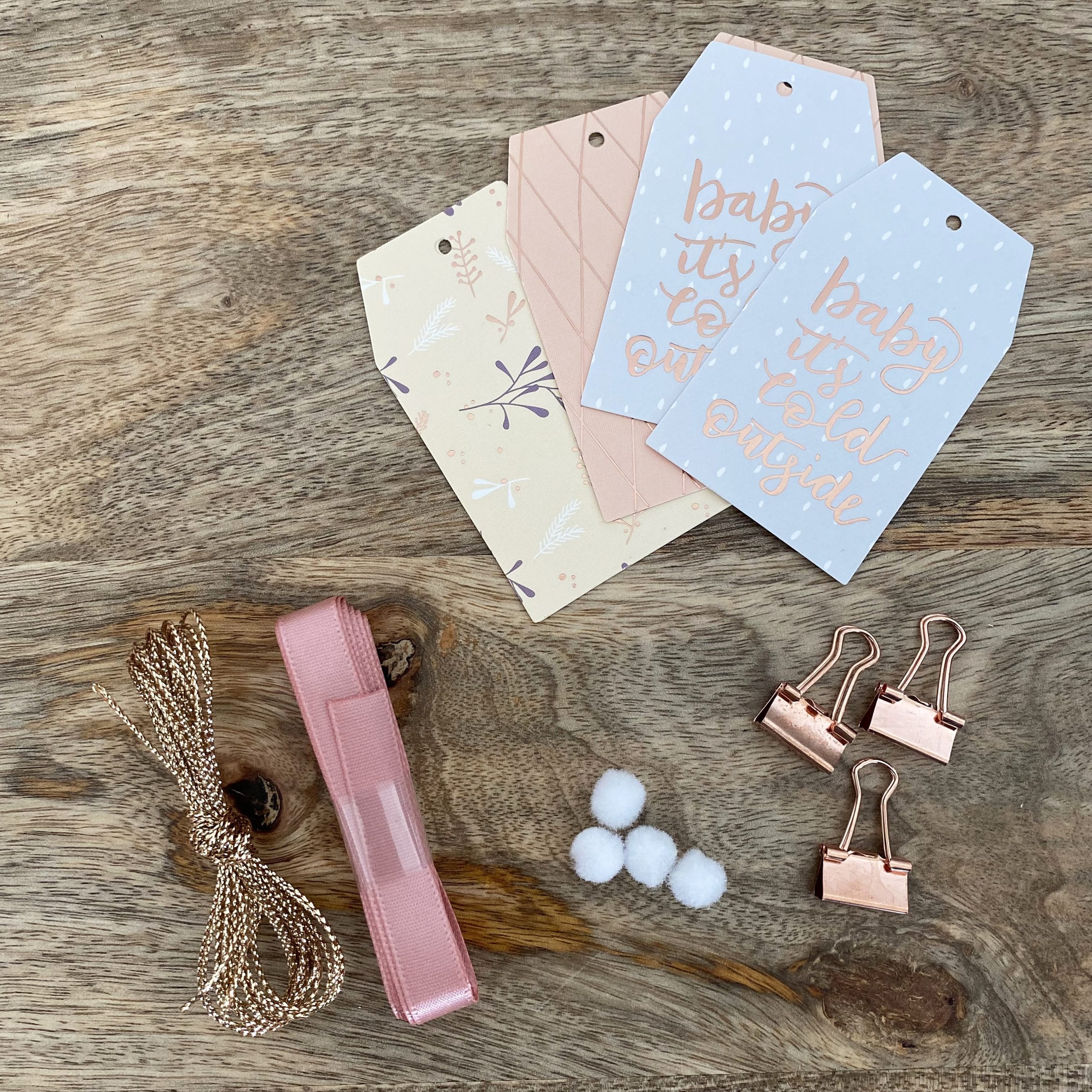 Kit d’emballage cadeaux (étiquettes, stickers, décorations, cordelettes) pastel de Noël – Image 3