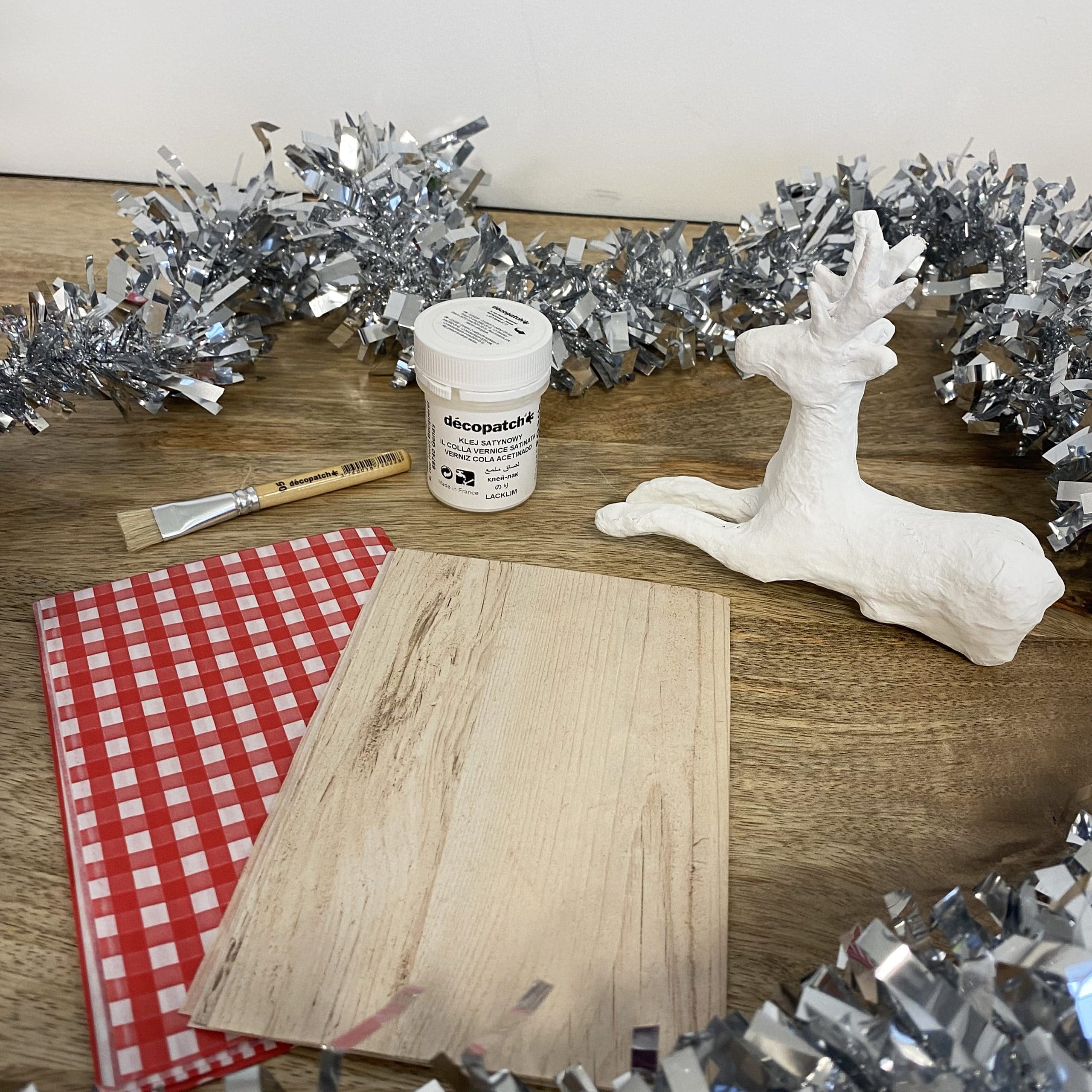 Décopatch Kit papier mâché – Modèle Renne