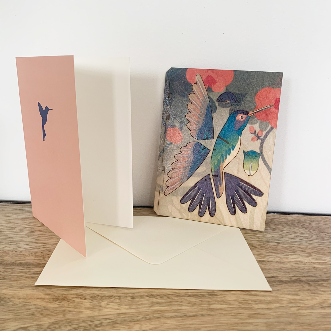 Carte en bois à assembler – Colibri